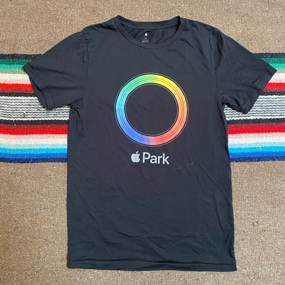 Apple Park T Shirt XS Rainbow Ring Logo Cupertino HQ Visitor Center Exclusive